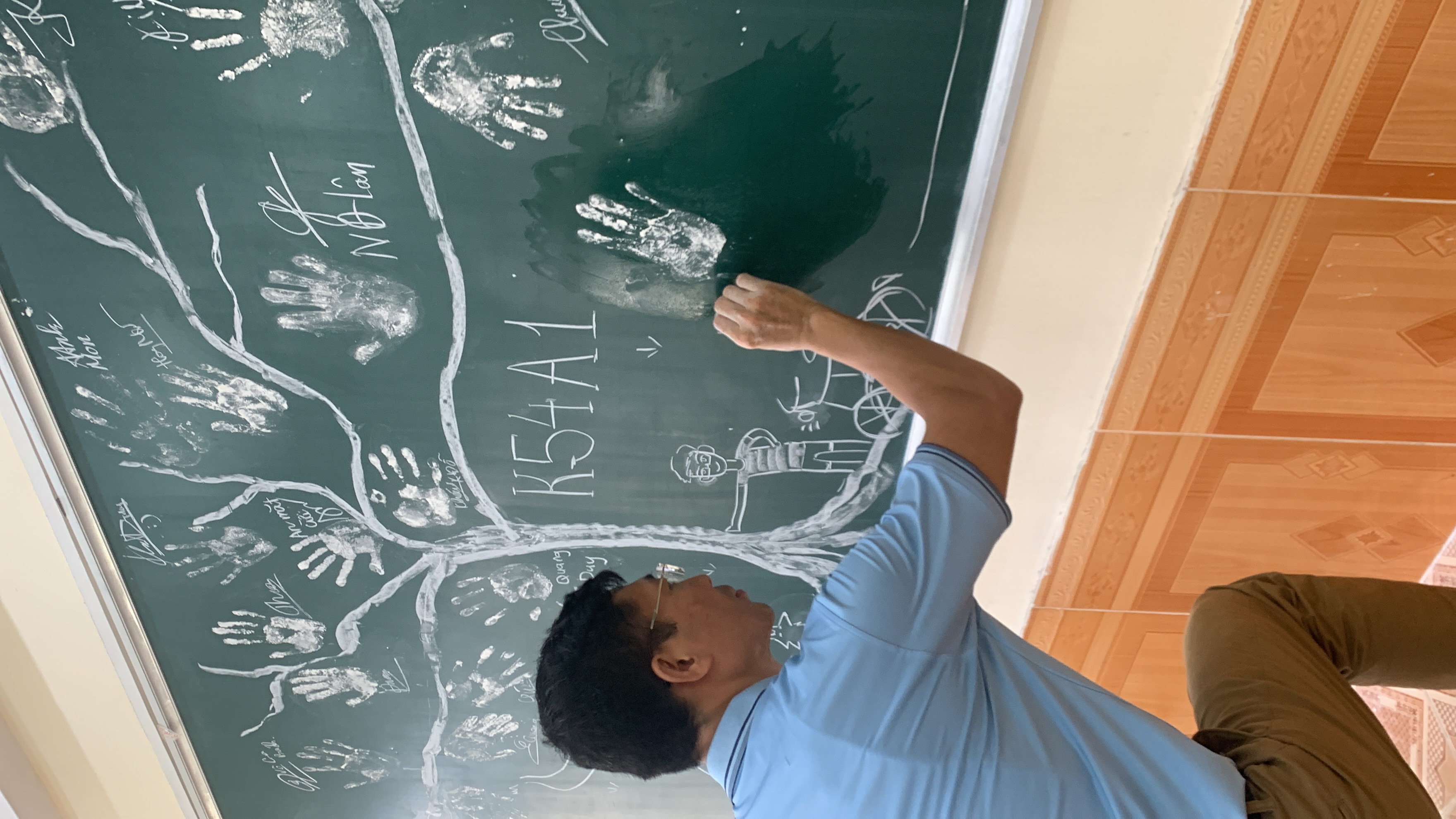 Thầy đang dạy môn toán